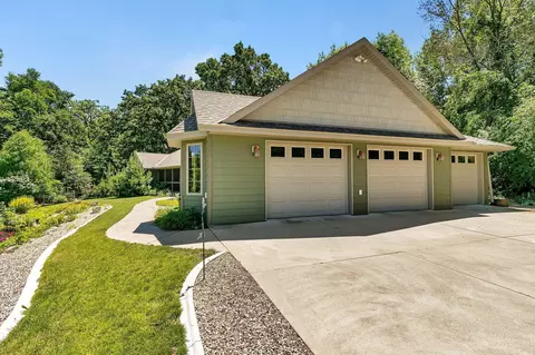 136 Rolling Oaks Ln, Darwin, MN 55324