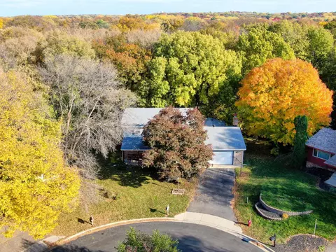 13137 Thomas Cir, Burnsville, MN 55337