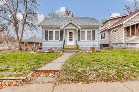 1111 5th St E, Saint Paul, MN 55106