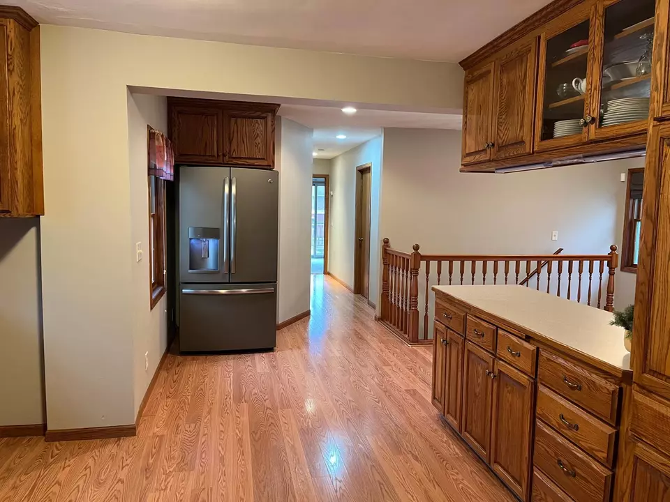  811 S Prairie Ave, Fairmont, MN 56031 photo 3