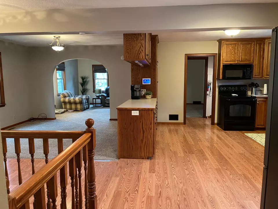  811 S Prairie Ave, Fairmont, MN 56031 photo 2