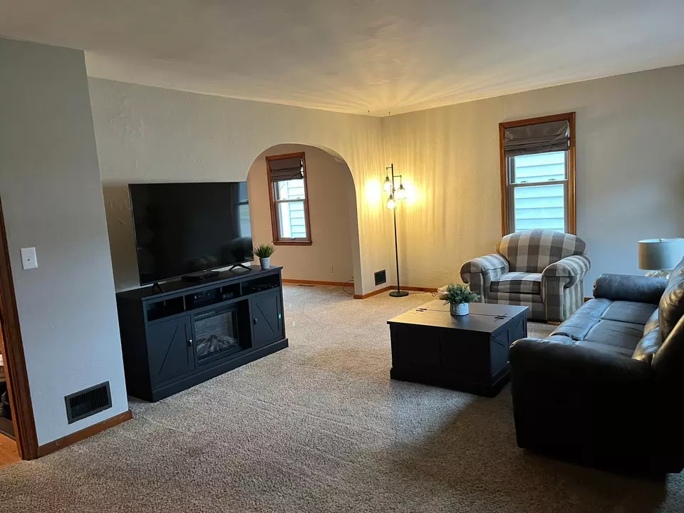  811 S Prairie Ave, Fairmont, MN 56031 photo 6