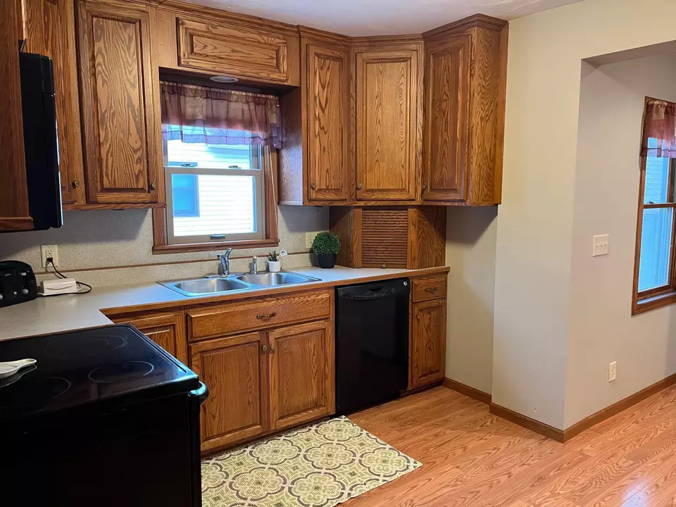  811 S Prairie Ave, Fairmont, MN 56031 photo 4