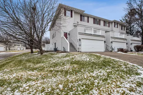 324 Gironde Ct, Woodbury, MN 55125