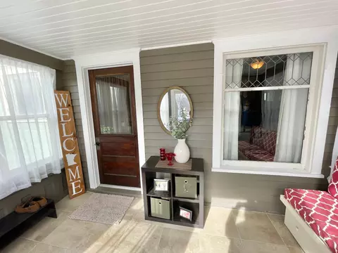 Entry Way - 122 N Oconnell Ave, Springfield, MN 56087 photo 5 of 7