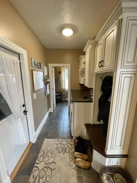 Entry Way - 122 N Oconnell Ave, Springfield, MN 56087 photo 4 of 7
