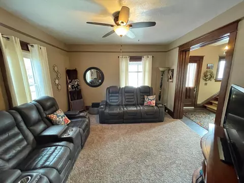 Living - 122 N Oconnell Ave, Springfield, MN 56087 photo 5 of 6