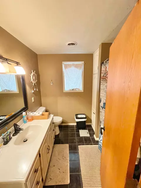 Bath - 122 N Oconnell Ave, Springfield, MN 56087 photo 3 of 4