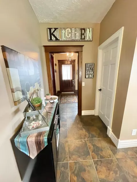 Entry Way - 122 N Oconnell Ave, Springfield, MN 56087 photo 3 of 7
