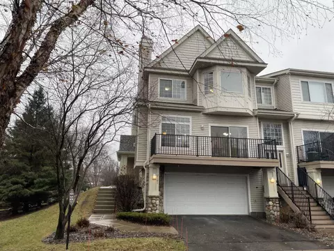 2101 Eagle Trace Ln, Woodbury, MN 55129