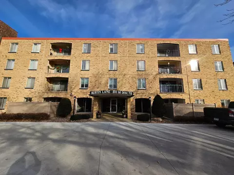 800 1st Dr NW #306, Austin, MN 55912
