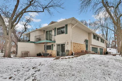 3663 Granada Cir N, Oakdale, MN 55128