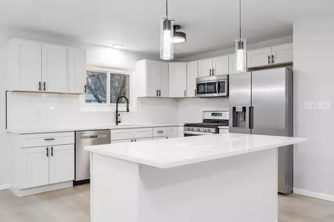 1106 Carlton Dr, Arden Hills, MN 55112