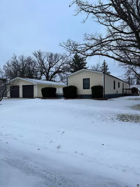 606 1st St S, Karlstad, MN 56732