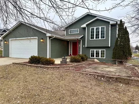 902 Chestnut St, Mantorville, MN 55955