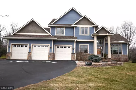 926 Sadies Ln, Hudson, WI 54016