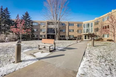 4360 Brookside Ct #210, Edina, MN 55436