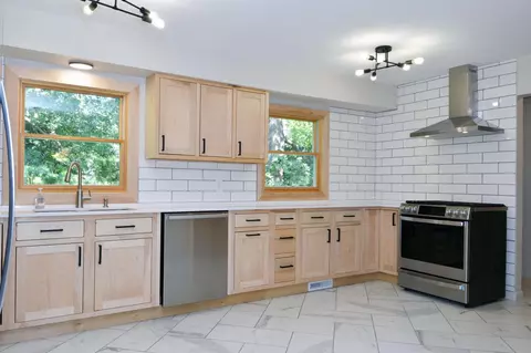5625 Hansen Rd, Edina, MN 55436