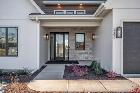 733 Ensconced Way, Chaska, MN 55318