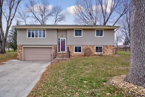 421 S Park Ln, Le Sueur, MN 56058