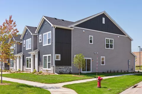 14500 Twin Lakes Cir, Burnsville, MN 55306