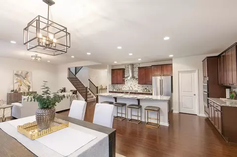 16611 Reeder Rdg, Eden Prairie, MN 55347