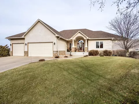 14171 Badger Cir, Prior Lake, MN 55372