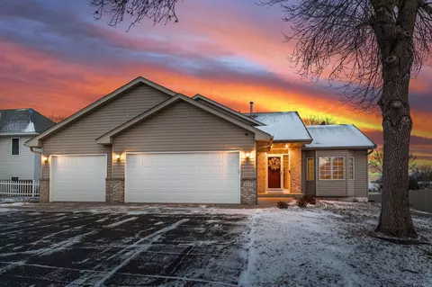 1257 Jeff St, Shakopee, MN 55379