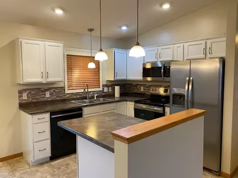 1902 20th St SW, Austin, MN 55912 photo 3