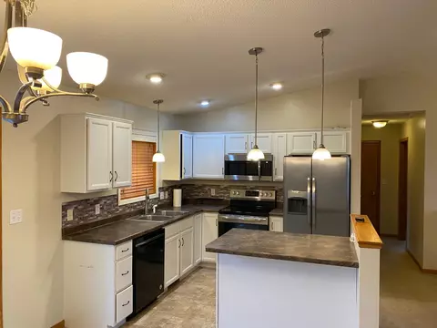 1902 20th St SW, Austin, MN 55912 photo 2