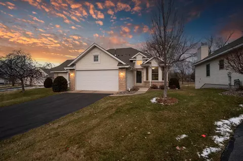 16160 Crystal Hills Dr, Lakeville, MN 55044