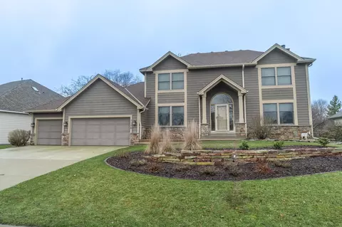 1175 Ashley Ln, Mahtomedi, MN 55115