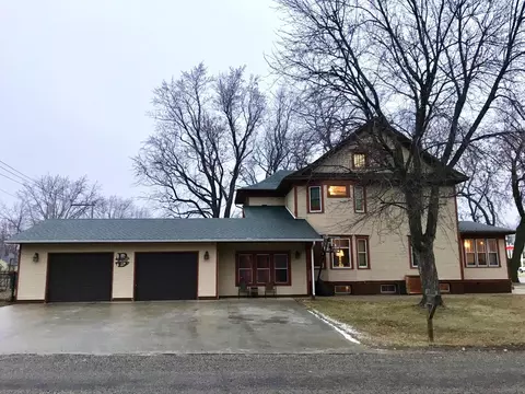 220 S Otter Ave, Parkers Prairie, MN 56361