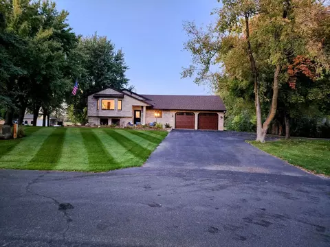 19600 Jackie Ln, Rogers, MN 55374