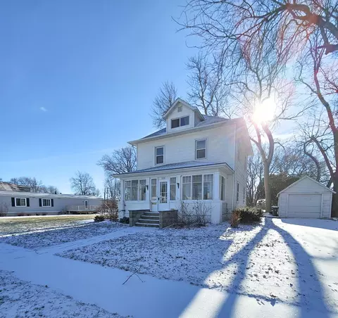 236 State St, Tracy, MN 56175 photo 2