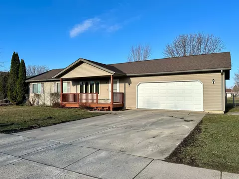 220 Rainbow Dr, Marshall, MN 56258