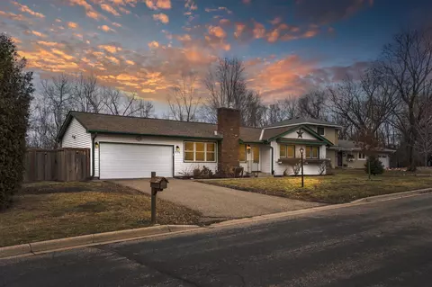 2196 Aztec Ln, Mendota Heights, MN 55120