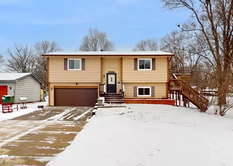 10470 Hummingbird St NW, Coon Rapids, MN 55433