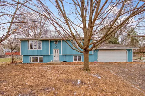 4713 Covington Cir, Eagan, MN 55122