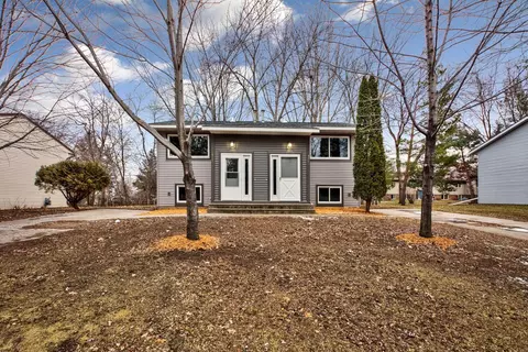 573 N Montgomery Ave, Le Center, MN 56057