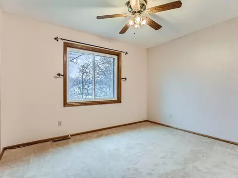 911 Park Knoll Dr, Eagan, MN 55123 photo 18