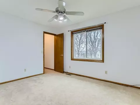 911 Park Knoll Dr, Eagan, MN 55123 photo 17