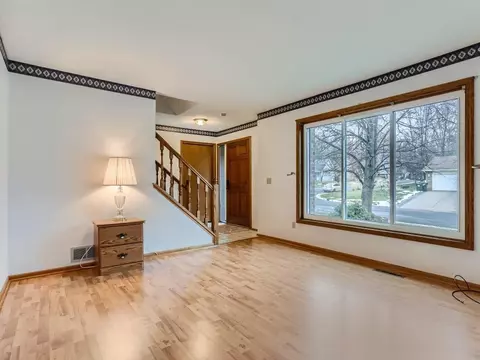 911 Park Knoll Dr, Eagan, MN 55123 photo 11