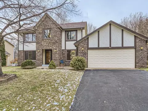 911 Park Knoll Dr, Eagan, MN 55123