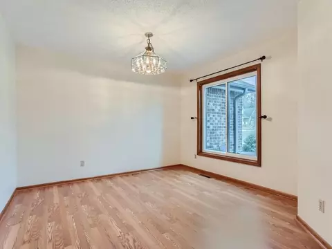911 Park Knoll Dr, Eagan, MN 55123 photo 6