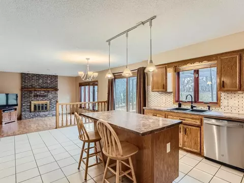 911 Park Knoll Dr, Eagan, MN 55123 photo 9