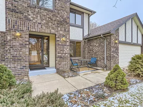 911 Park Knoll Dr, Eagan, MN 55123 photo 3