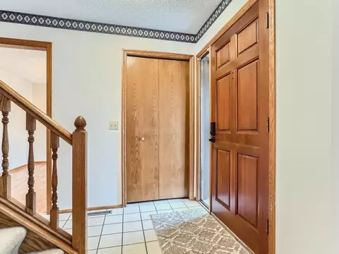 911 Park Knoll Dr, Eagan, MN 55123 photo 4