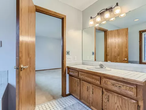 911 Park Knoll Dr, Eagan, MN 55123 photo 16
