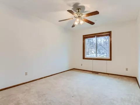 911 Park Knoll Dr, Eagan, MN 55123 photo 19